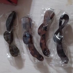 4 hair clips